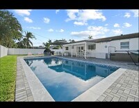 Building Photo - 5040 NE 22nd Ave