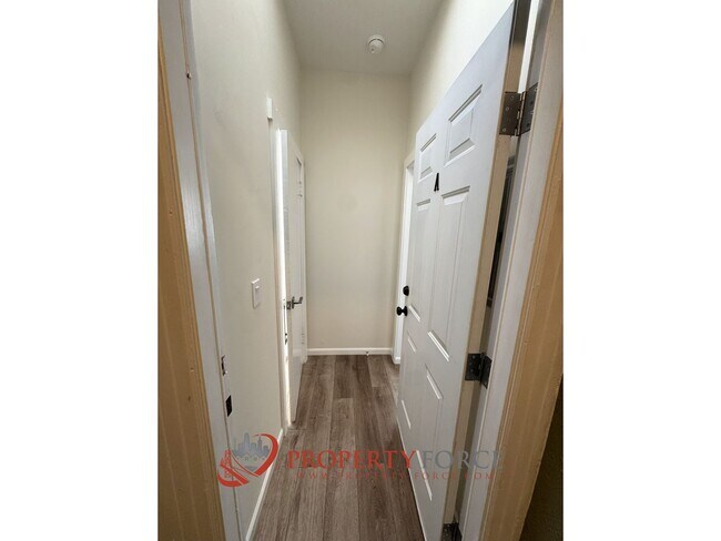 Building Photo - 666-668-668 S Van Ness Ave