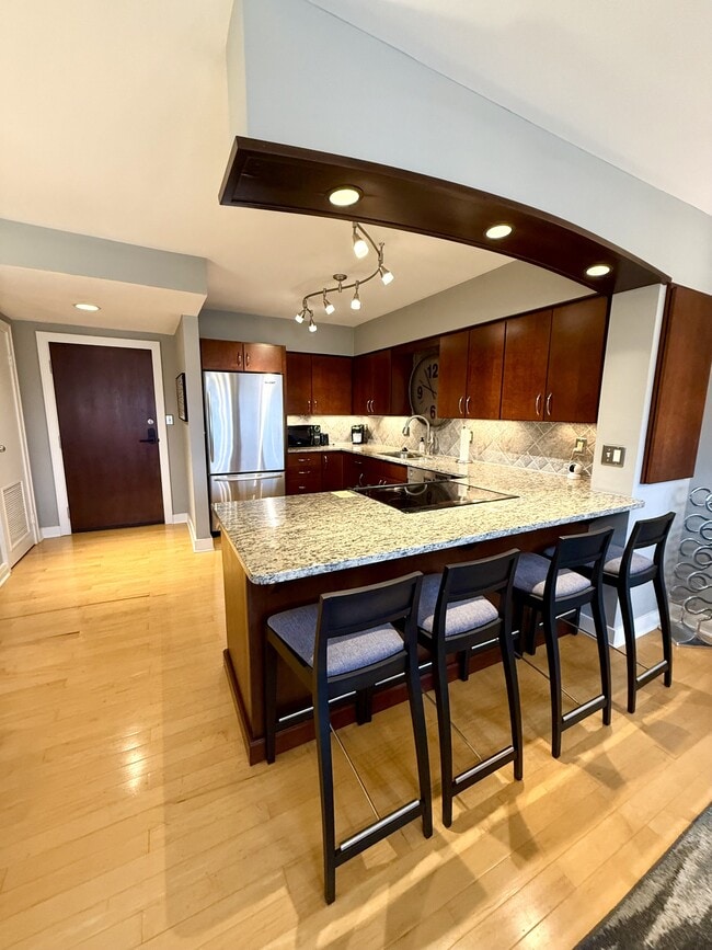 Building Photo - 803 W 48th St