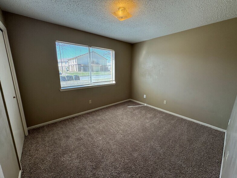 Building Photo - 2202 Hunt Dr