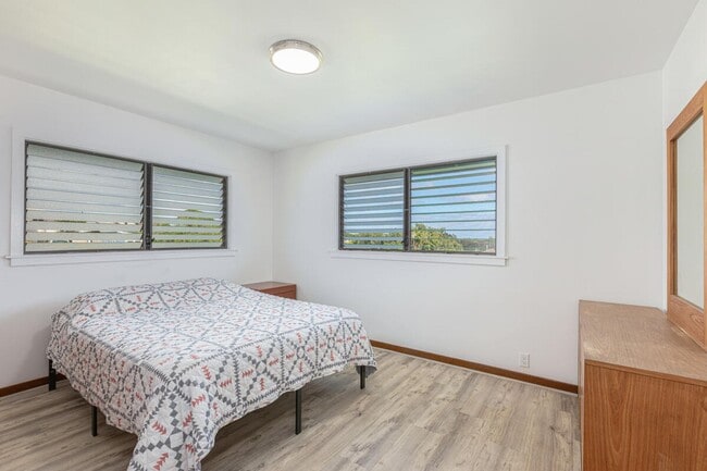 Building Photo - Unfurnished 2 bedroom, 1 bath home in quiet Lihue neighborhood, with views!