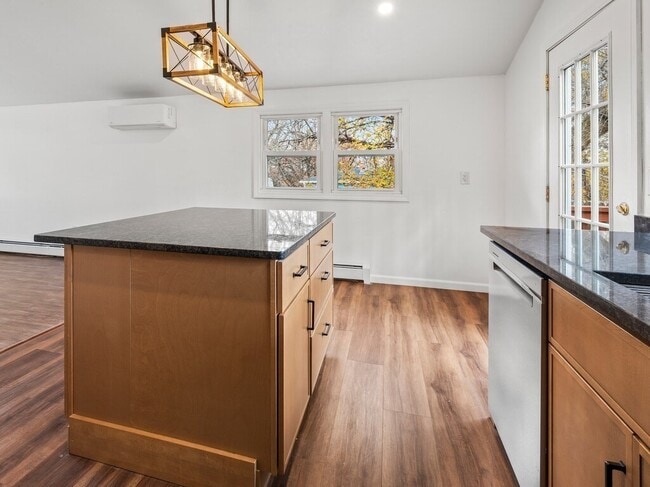 Building Photo - 38 Hilda St