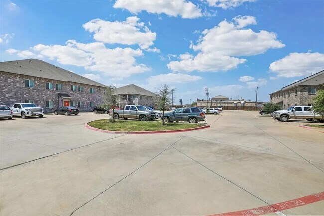 Building Photo - 512 E Hazelwood St