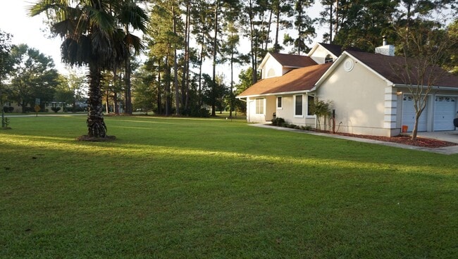 Building Photo - Beautiful home off Knights Academy