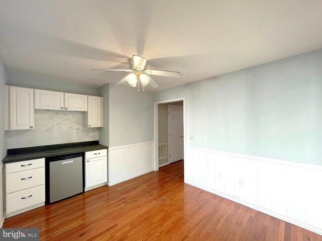 Building Photo - 20871 Freedom Run Dr