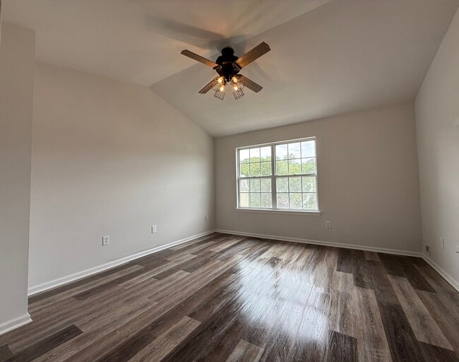 Building Photo - 107 Stoneshire Dr