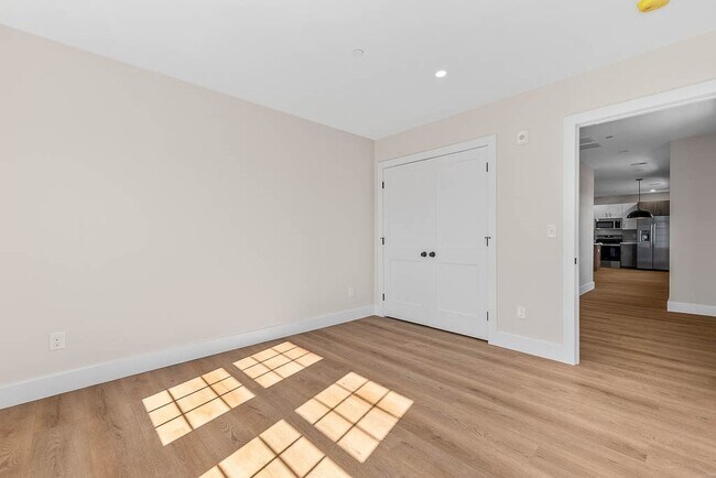 Building Photo - 22 Everett St