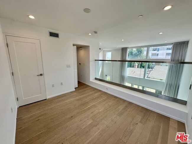 Building Photo - 5403 W Wilshire Vista Ln
