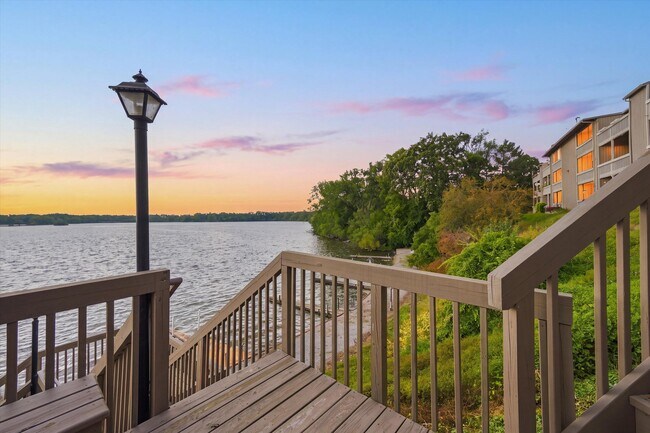 Building Photo - 893 Cliffs Dr