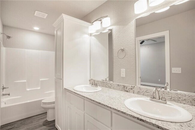 Building Photo - 25 Lockhart Ln