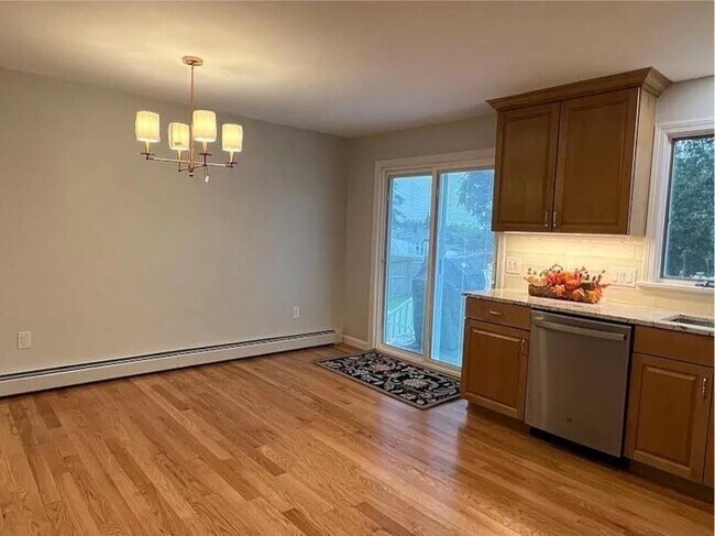 Building Photo - 14 Summer St