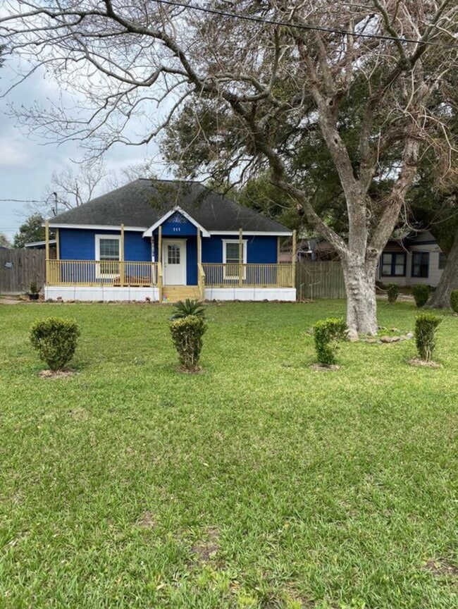 Building Photo - 111 E Southland Ave