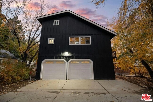 Building Photo - 993 Cameron Dr