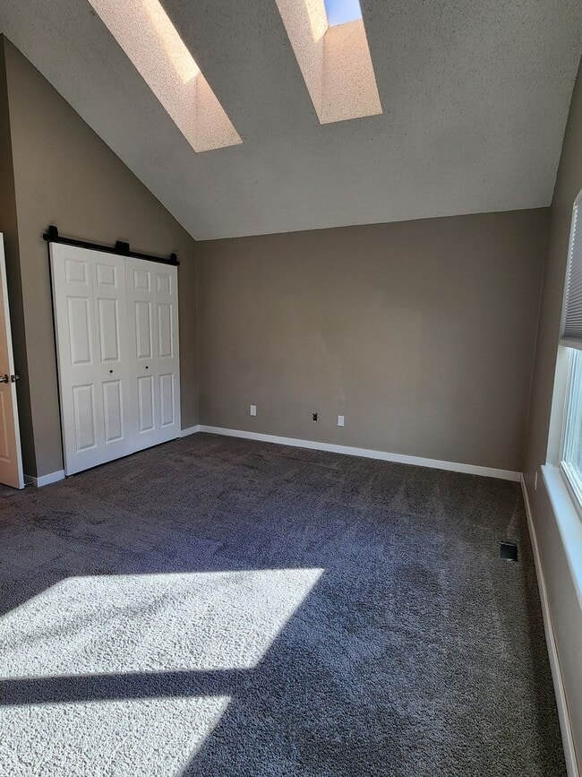 Building Photo - Beautiful Townhome at Monterey Community in Centennial!