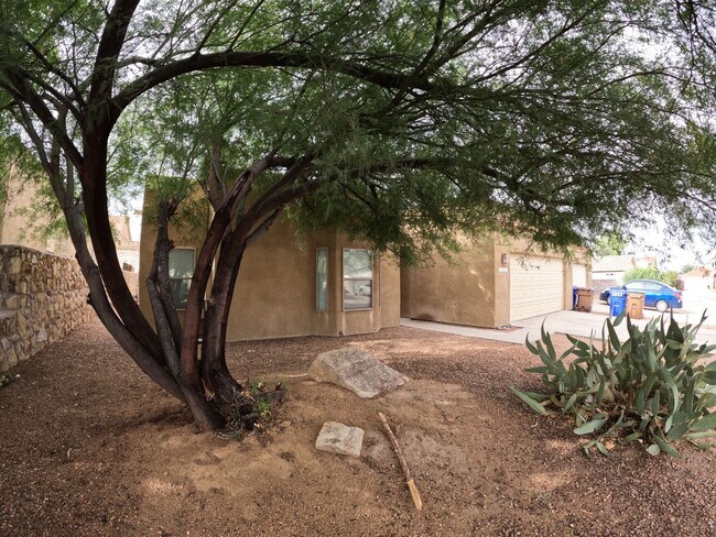 Building Photo - 2210 Dakota Dr