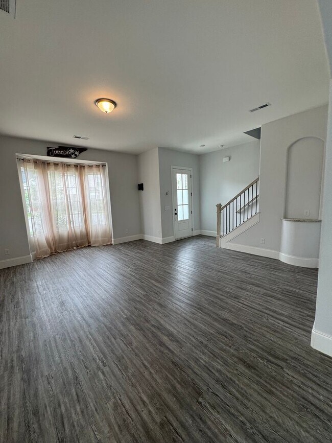 Building Photo - 131 Oasis Dr