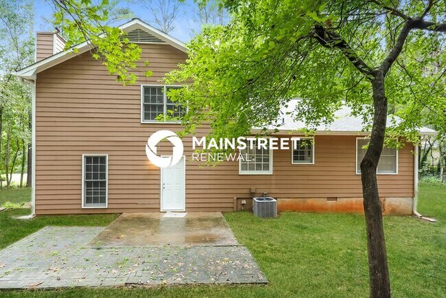 Building Photo - 3 Bedroom Pet-Friendly Home in FAYETTEVILLE, GA with Main Street Renewal