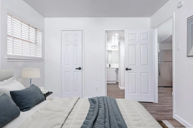 Building Photo - 501 Fuller St