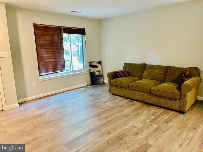 Building Photo - 10824 Whiterim Dr