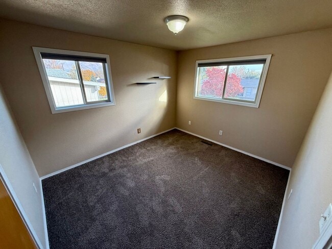 Building Photo - **For Rent: Spacious 4-Bedroom Home with 2...