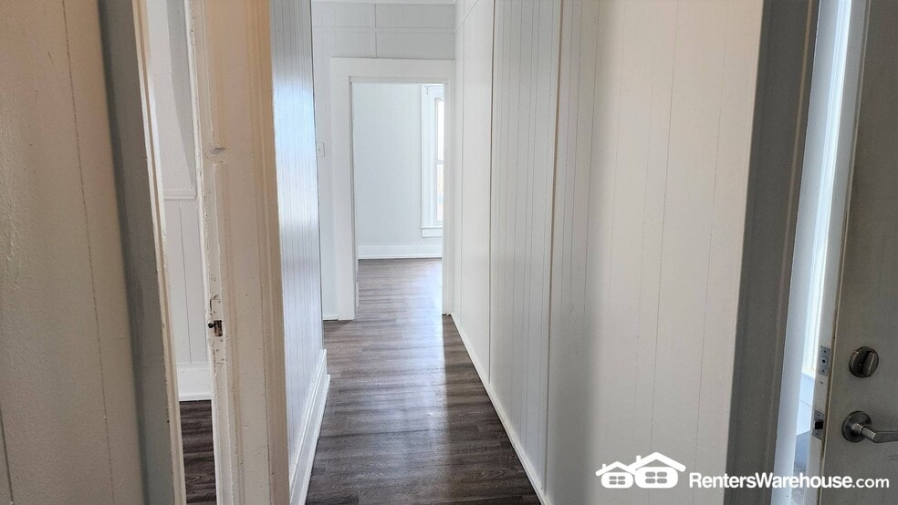 Building Photo - 408 3rd St E