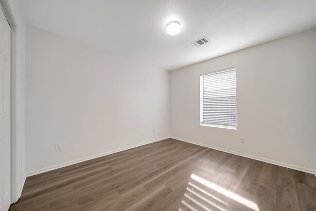 Building Photo - 18439 Sunrise Oaks Ct