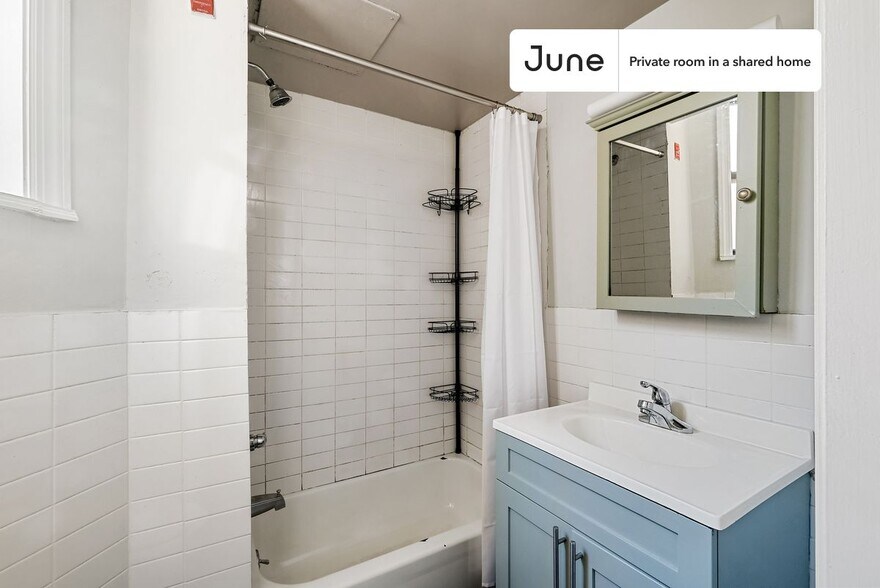 Building Photo - Room in Shared 4 bed/1 bath home