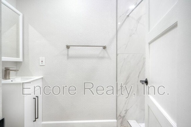 Building Photo - 303 D St