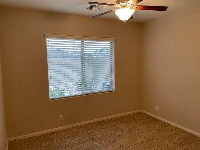 Building Photo - Mesa 2 Bed 2 Bath Single Story Golf Course...