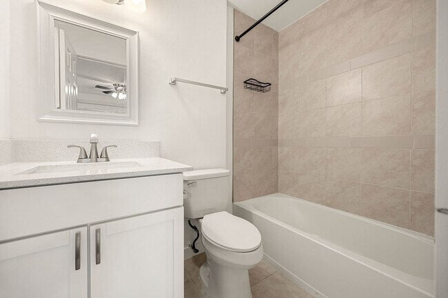 Building Photo - Updated North Austin Condo with Modern Fin...