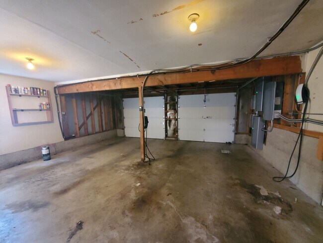 Building Photo - Kingsgate Home on Private Corner Lot