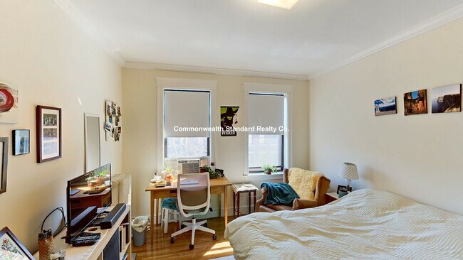 Building Photo - 27 Glenville Ave