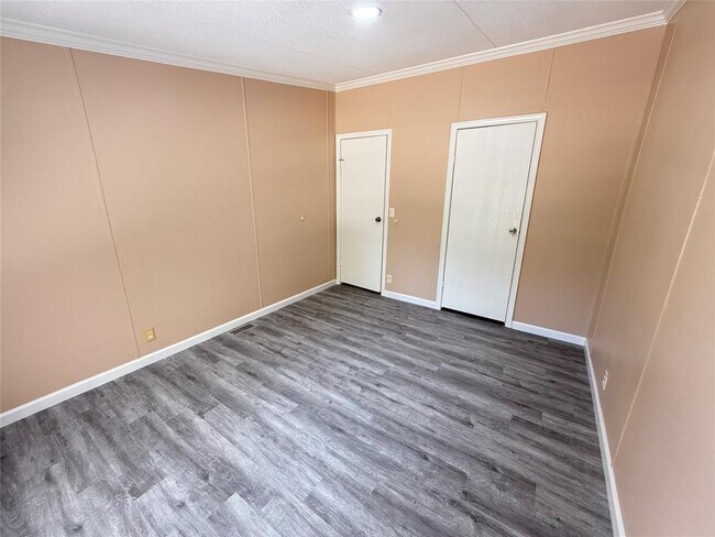 Building Photo - 16767 Oak Knoll Dr