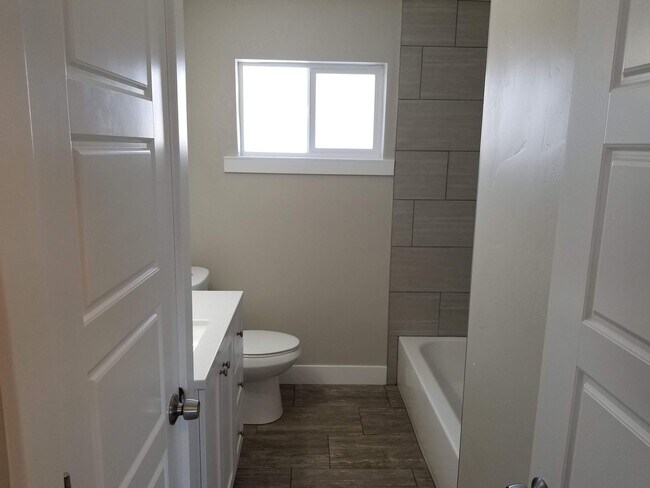 Building Photo - Spacious 5-Bedroom Magna Home with Deck and Ample Parking