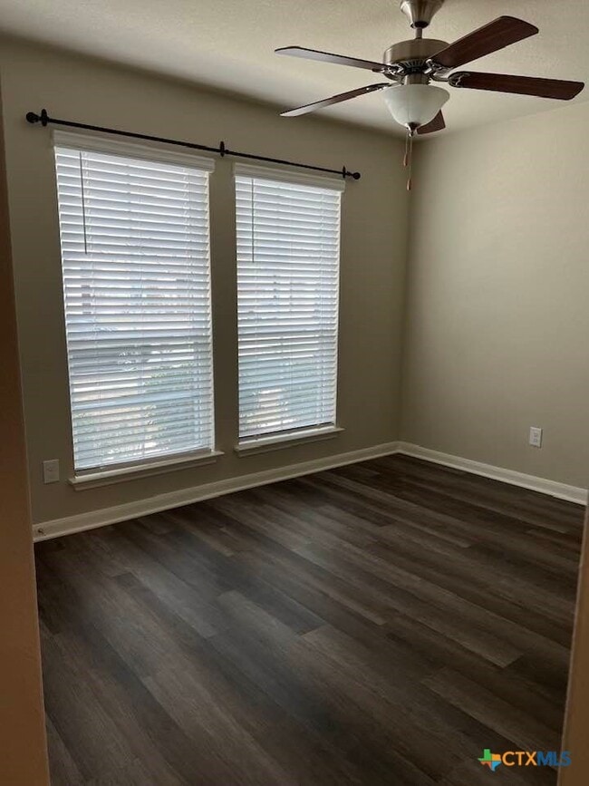 Building Photo - 448 Mallow Dr