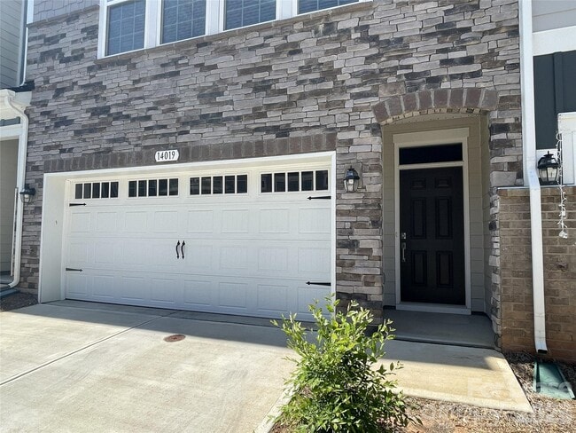 Building Photo - 14019 Martin Hill Wy