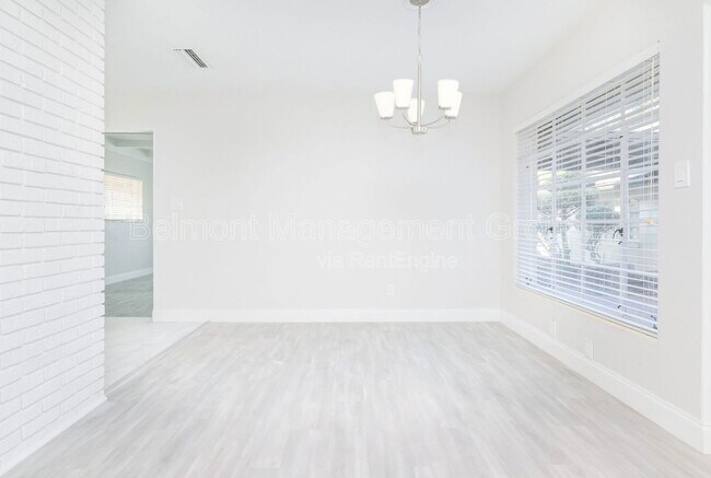 Building Photo - 5334 Lake Howell Rd