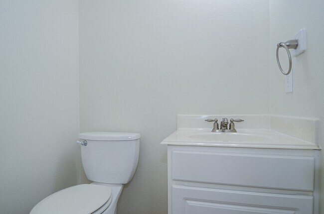 Building Photo - 12918 Hawthorne Shores Dr