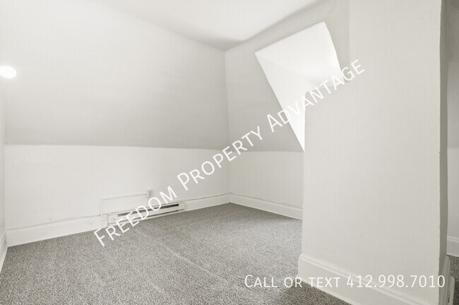 Building Photo - 703 Excelsior St