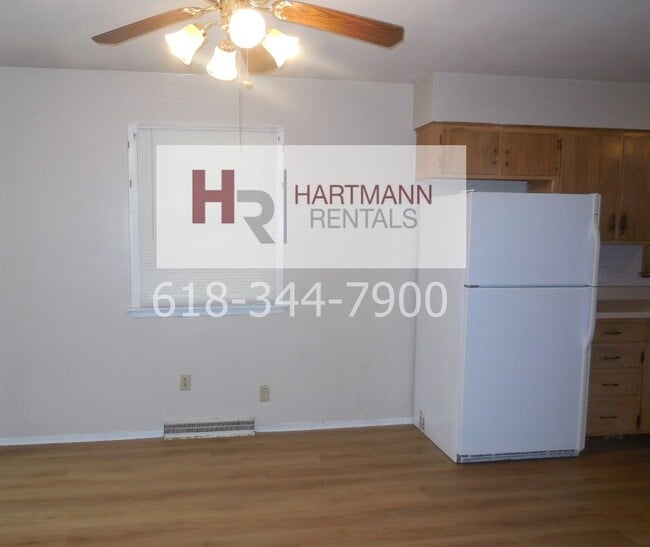 Building Photo - Three Bedroom 2 Bath Brick Home with 2 Car Garage!!