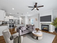 Building Photo - 3 Bed, 2.5 Bath - Avant