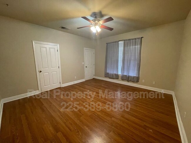Building Photo - 809 Summer Breeze Dr
