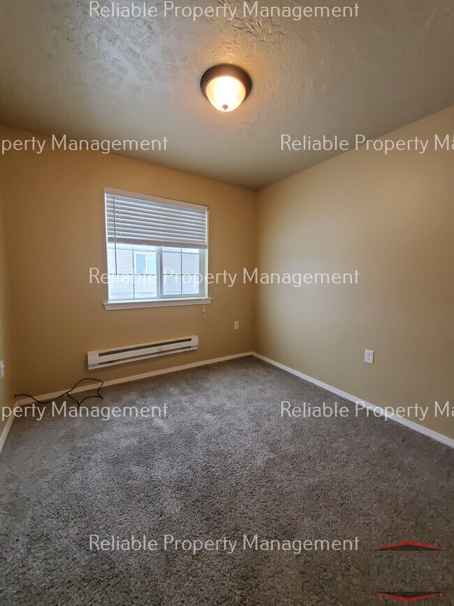 Building Photo - 577 Caribou St