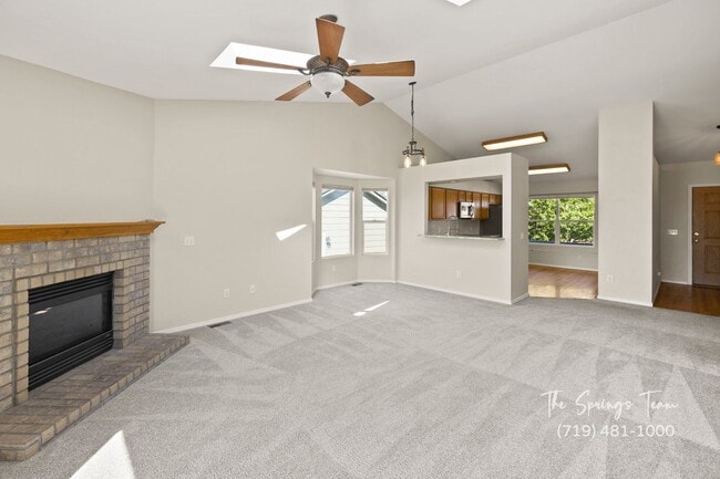 Building Photo - Spacious Ranch-Style 5-Bedroom in The Heig...