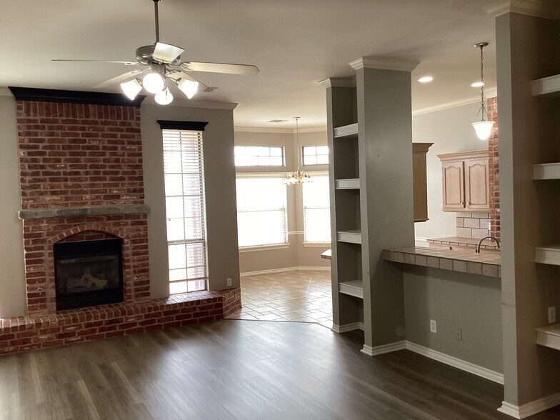 Building Photo - 17533 Zinc Dr