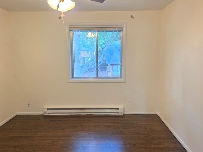 Building Photo - 1S252 Stratford Ln