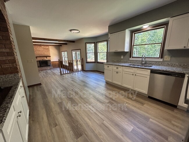 Building Photo - 1907 White Lake Dr