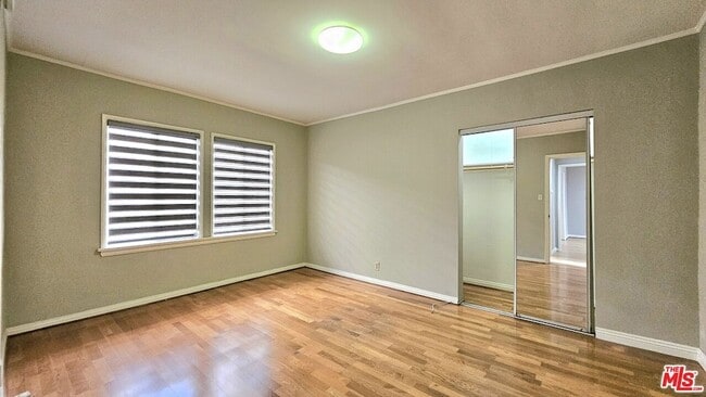 Building Photo - 1022 S Norton Ave