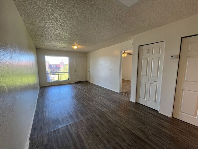 Building Photo - Upstairs 2 Bedroom 2 Bath In Mesa!