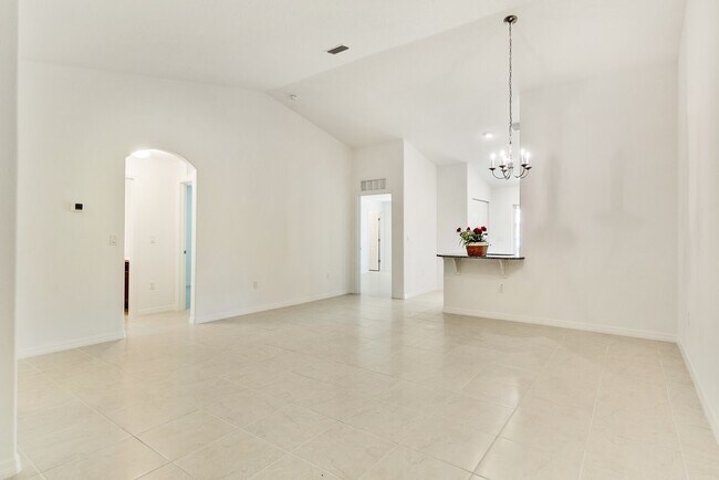 Building Photo - 24 Farnum Ln